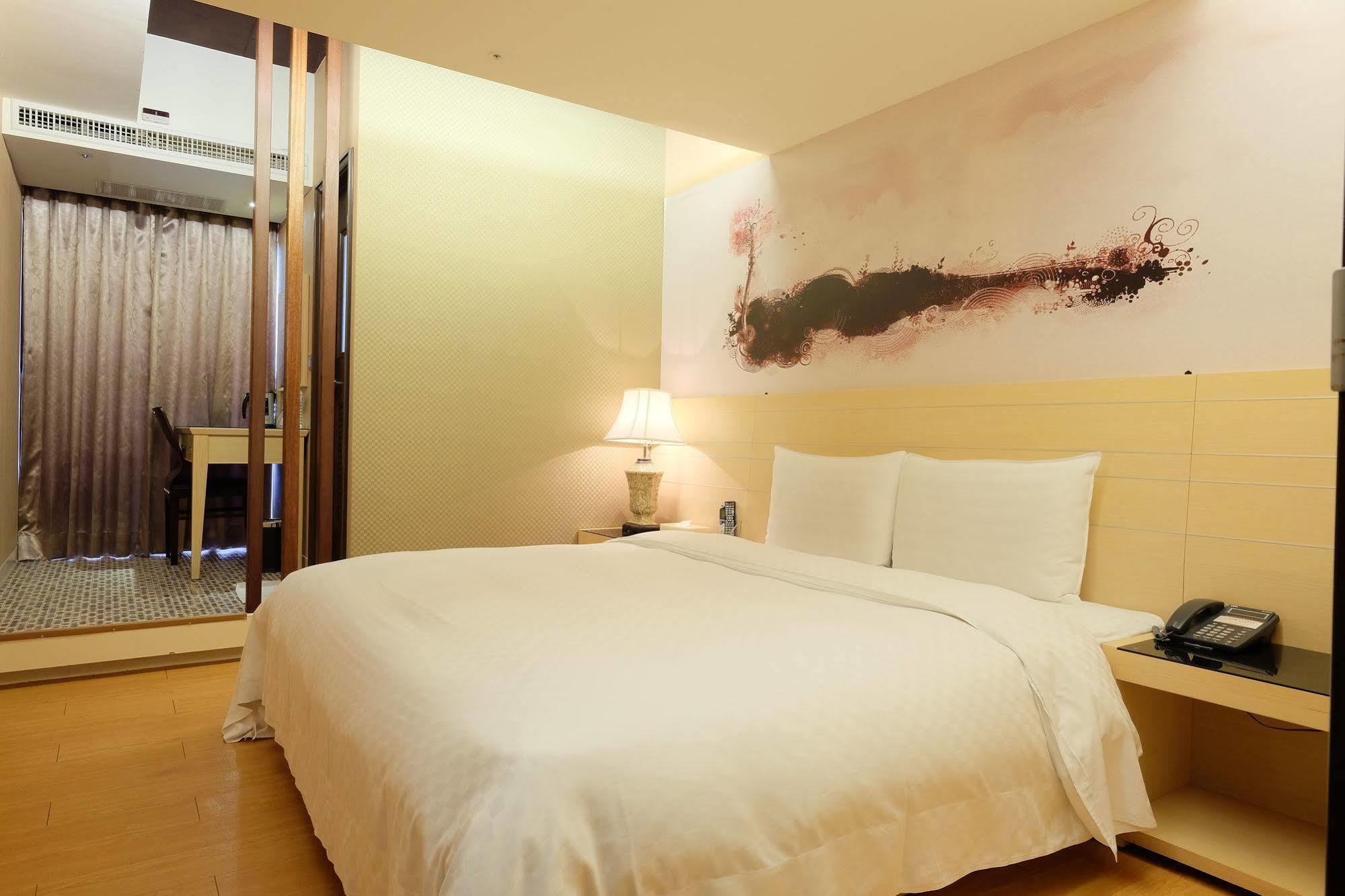 Talmud Hotel Gongyuan Taichung Exterior foto