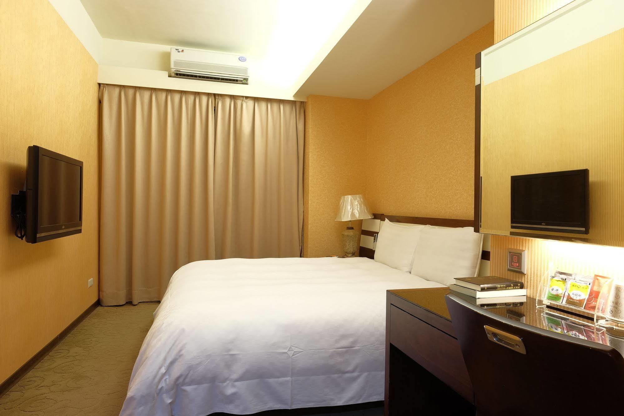 Talmud Hotel Gongyuan Taichung Exterior foto
